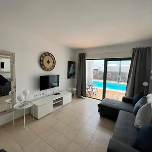 https://oasis-blue-beautiful-1-bedroom-apartment-on-private.puertodelcarmen-hotels.org